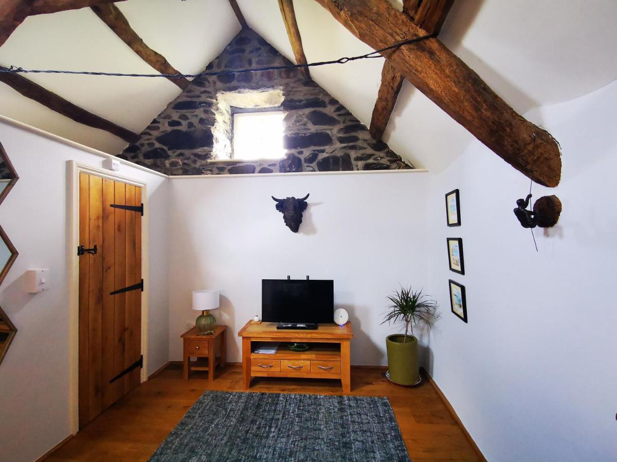 Ty Gwennol Near Gilfach Goch Apartment Ланбедър Екстериор снимка