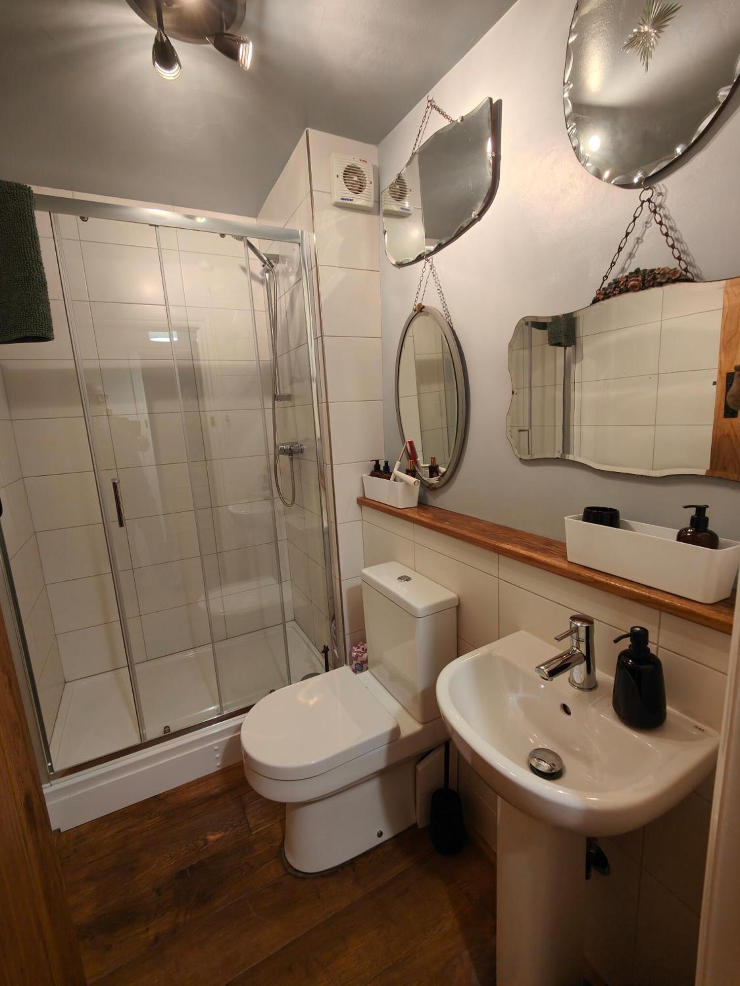 Ty Gwennol Near Gilfach Goch Apartment Ланбедър Екстериор снимка